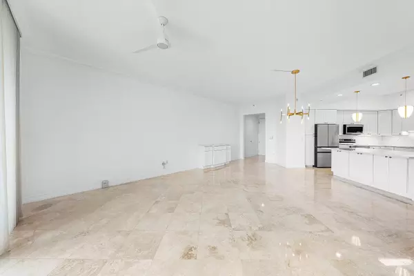 Boca Raton, FL 33432,550 SE Mizner BLVD B906