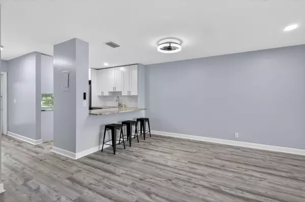 West Palm Beach, FL 33411,251 Lake Meryl DR 251