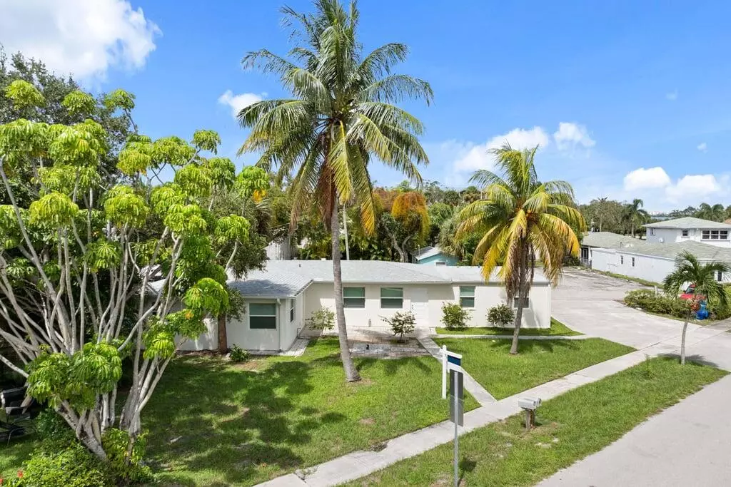 Lantana, FL 33462,121 S Lake DR A