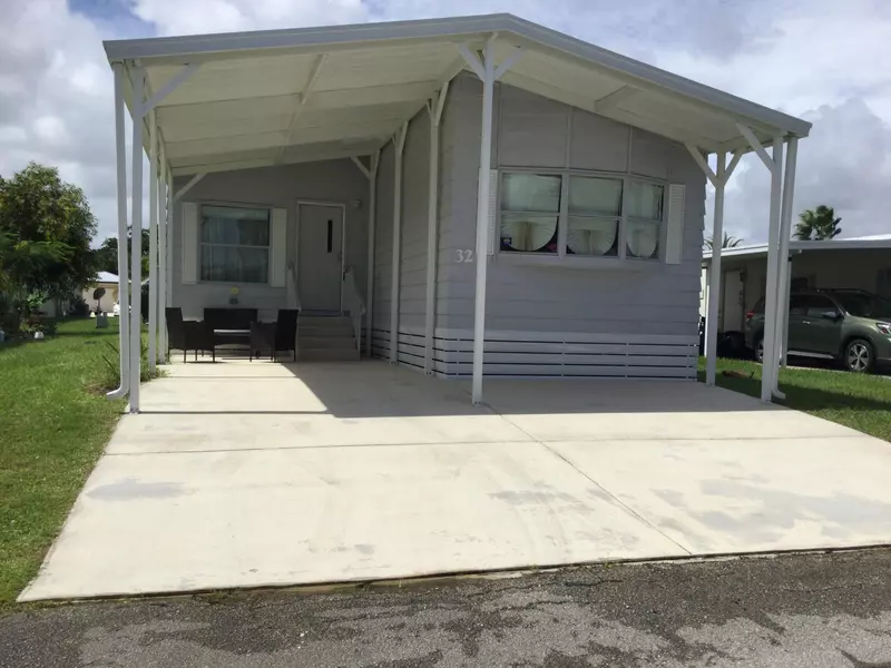 32 Flamenco WAY, Port Saint Lucie, FL 34952