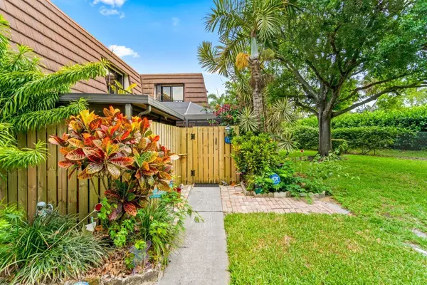 Palm Beach Gardens, FL 33418,1715 17th LN