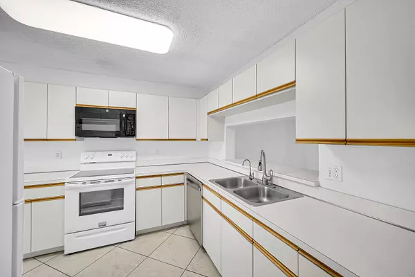 Lake Worth, FL 33467,4725 E Lucerne Lakes BLVD 411