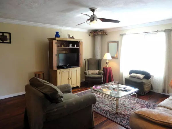 Stuart, FL 34997,5433 SE Miles Grant RD E-104