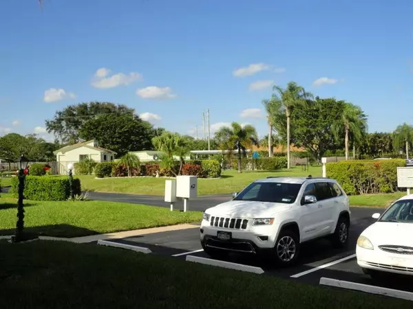 Stuart, FL 34997,5433 SE Miles Grant RD E-104