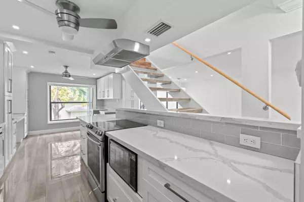 Boca Raton, FL 33487,149 NW 70th ST 108c