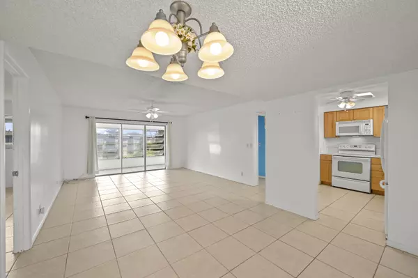 Palm Springs, FL 33461,715 Lori DR 307