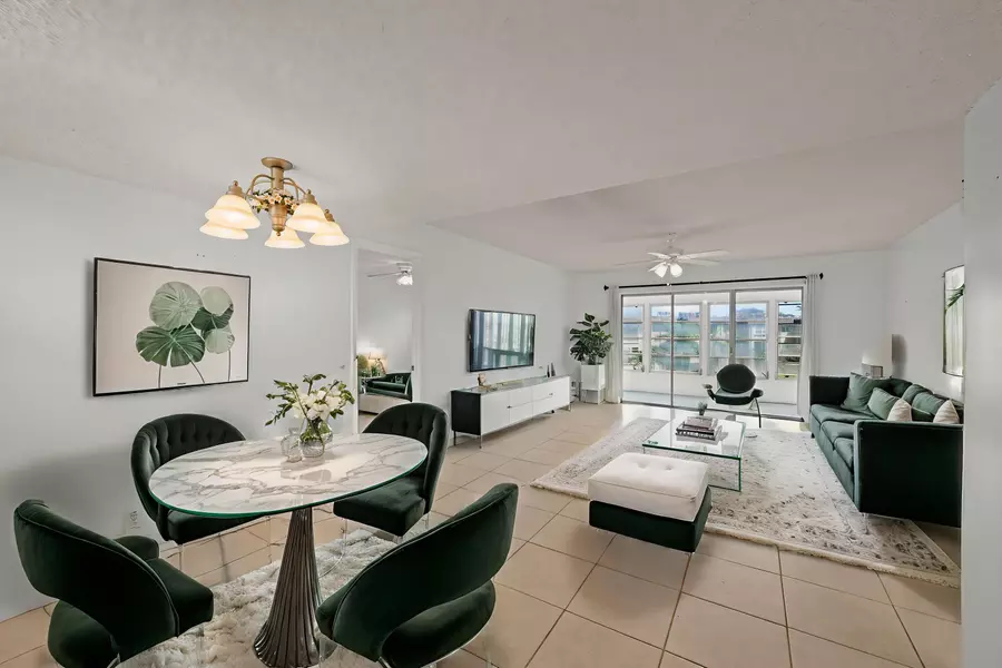 715 Lori DR 307, Palm Springs, FL 33461