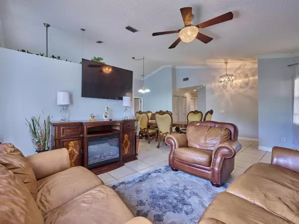 North Lauderdale, FL 33068,1348 W Glen Oak RD