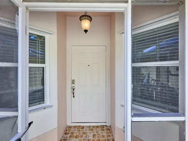 North Lauderdale, FL 33068,1348 W Glen Oak RD