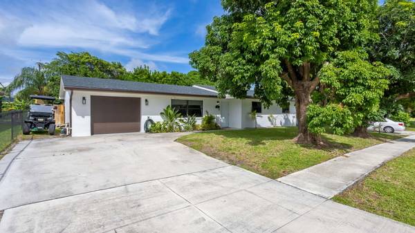 213 SW 12th AVE, Boynton Beach, FL 33435