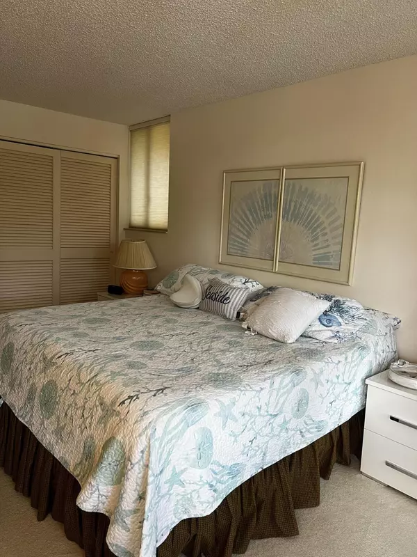 Lake Worth, FL 33467,4702 Fountains DR 207