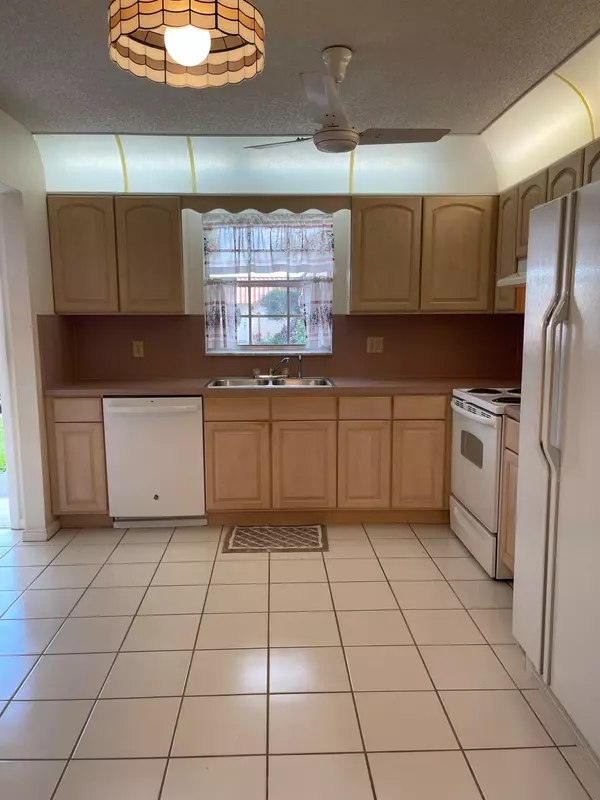 Lake Worth, FL 33467,570 Laconia CIR