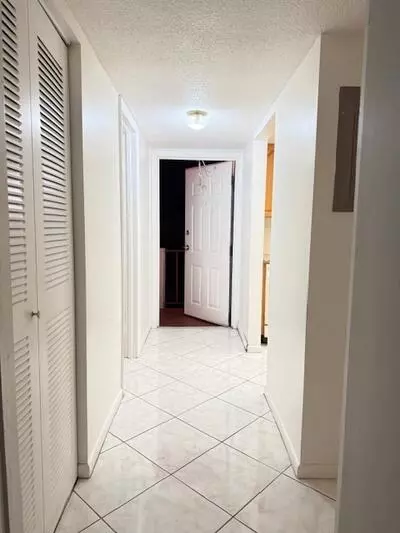 West Palm Beach, FL 33417,27 Golfs Edge H