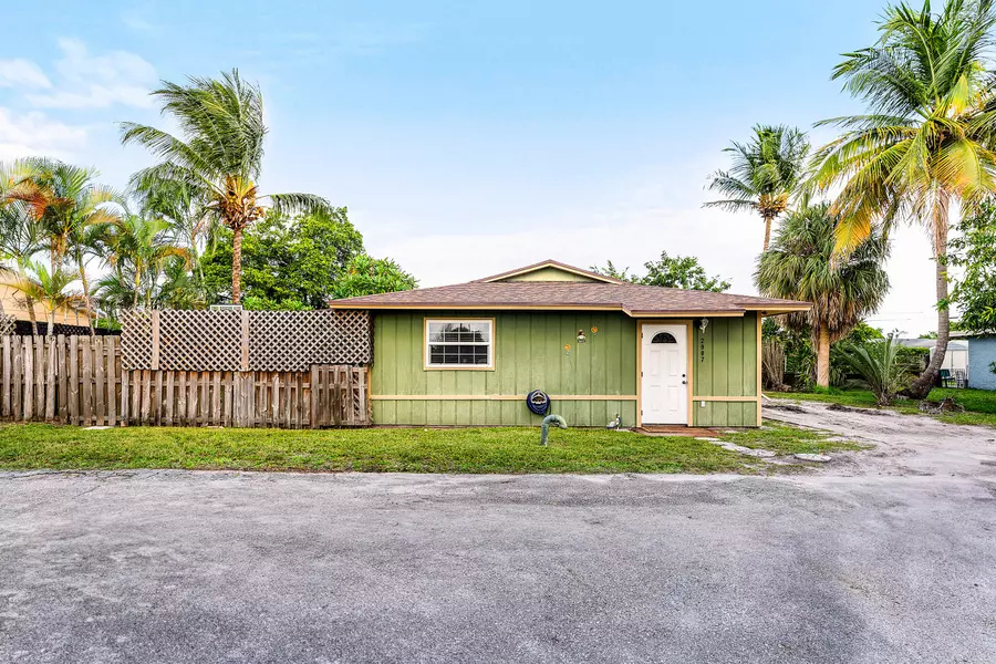 2907 Apalachee RD, Palm Springs, FL 33406