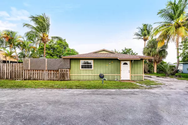 2907 Apalachee RD, Palm Springs, FL 33406