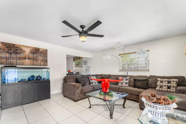 Palm Springs, FL 33406,2907 Apalachee RD