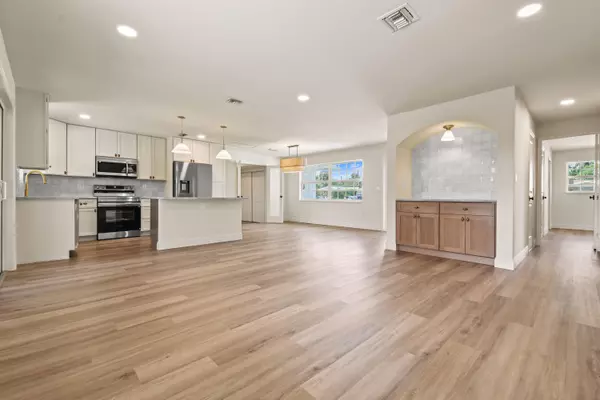 328 Balsam ST, Palm Beach Gardens, FL 33410