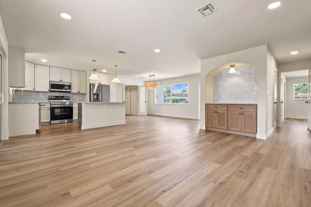 Palm Beach Gardens, FL 33410,328 Balsam ST