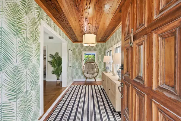 221 Greymon DR, West Palm Beach, FL 33405