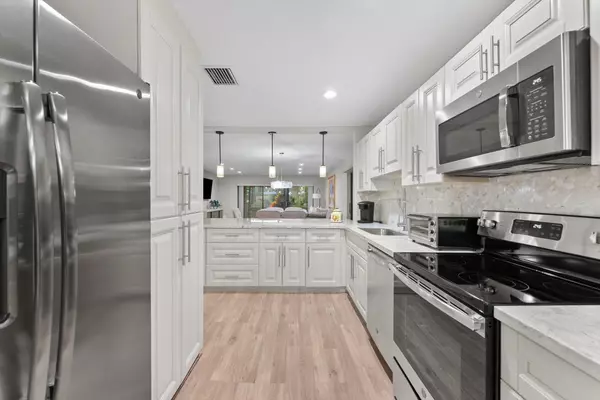 Boynton Beach, FL 33436,30 Westgate LN 30g