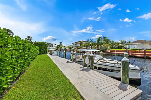 North Palm Beach, FL 33408,839 Country Club DR