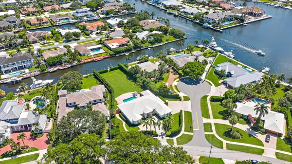 North Palm Beach, FL 33408,839 Country Club DR