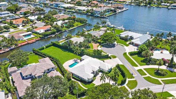 North Palm Beach, FL 33408,839 Country Club DR