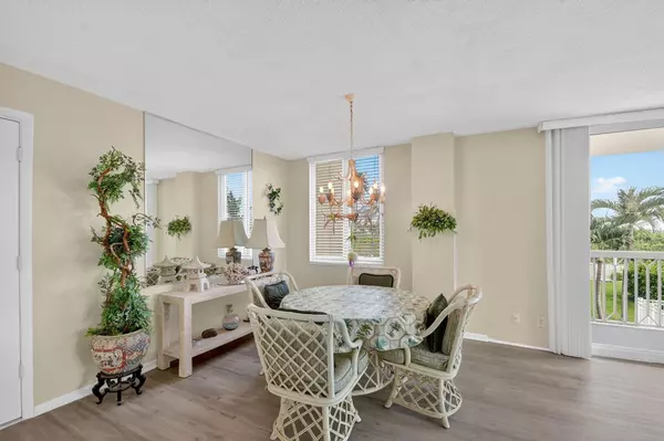 Palm Beach Shores, FL 33404,125 Ocean AVE 216