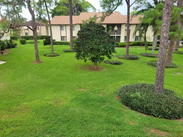 Greenacres, FL 33463,325 Knotty Pine CIR B-2