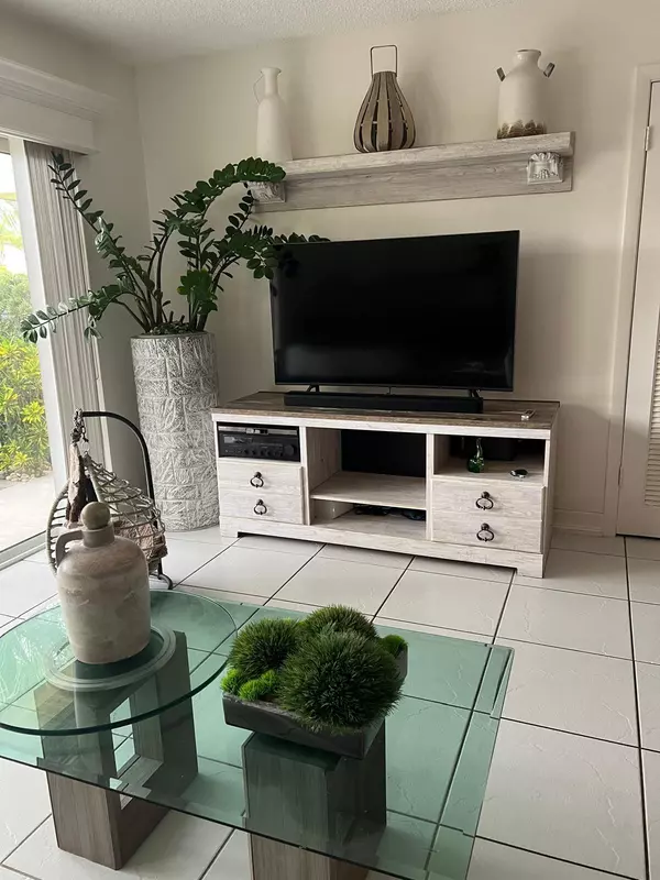 West Palm Beach, FL 33415,5780 W Fernley DR 138