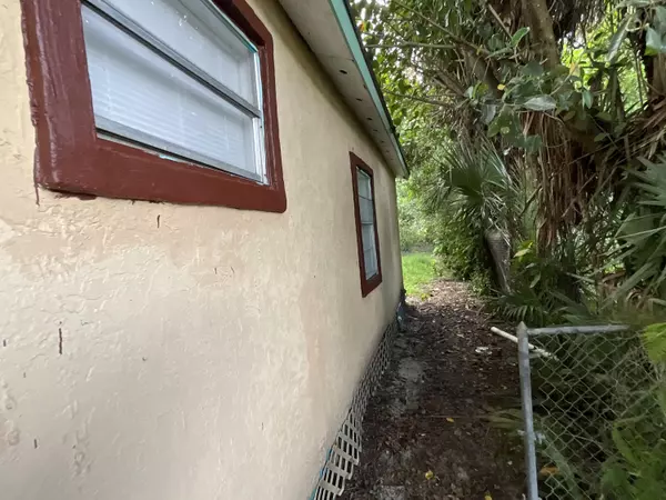 Fort Pierce, FL 34950,435 N 15th ST