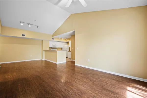 Tequesta, FL 33469,272 Village BLVD 7308