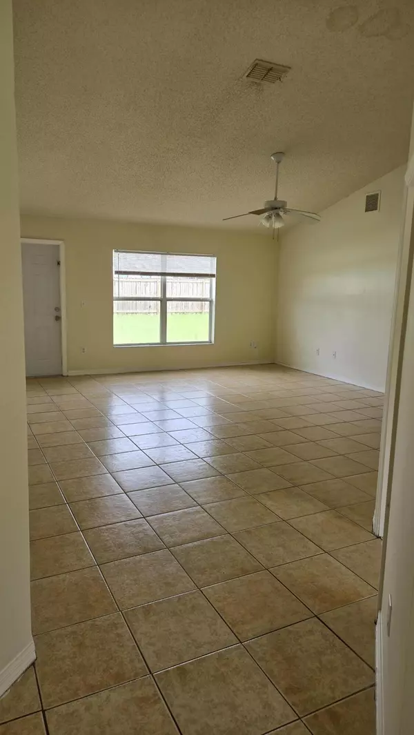 Port Saint Lucie, FL 34953,737 SW Jordin AVE