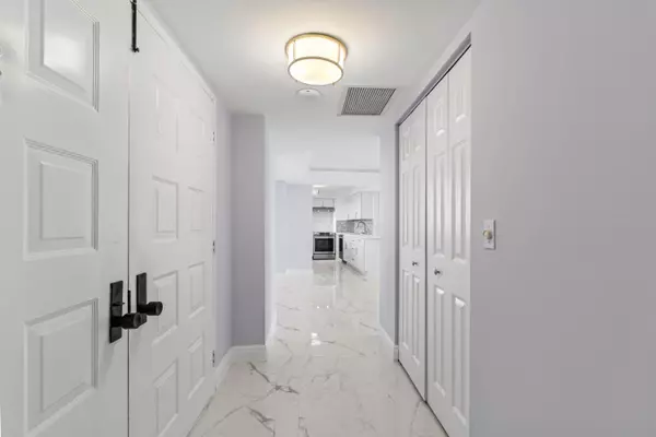 West Palm Beach, FL 33407,5200 N Flagler DR 1404
