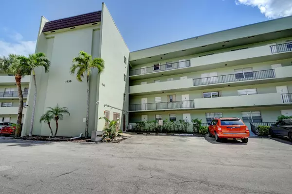 1638 Embassy DR 208, West Palm Beach, FL 33401