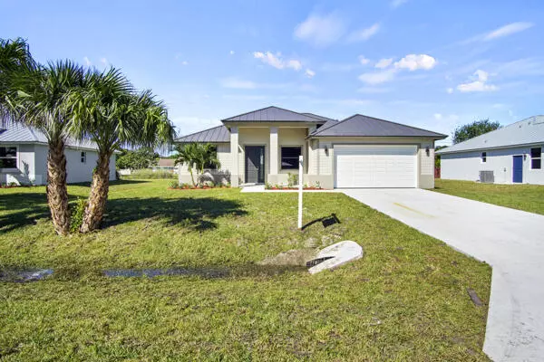 4711 Seagrape DR, Fort Pierce, FL 34945