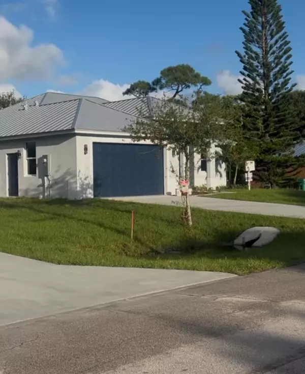 4713 Seagrape DR, Fort Pierce, FL 34945