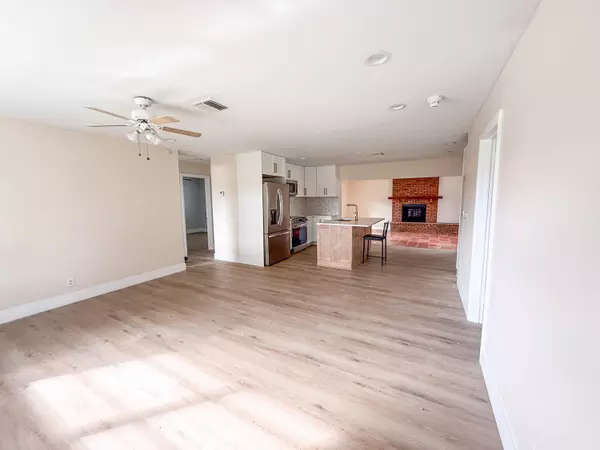 West Palm Beach, FL 33415,2479 Pinecrest CT