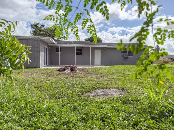 West Palm Beach, FL 33415,2479 Pinecrest CT