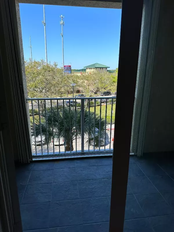 Jupiter, FL 33458,1203 Town Center DR 219
