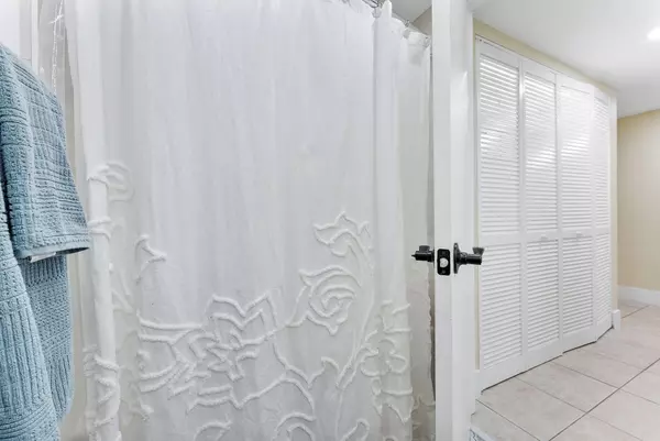 Lake Worth, FL 33467,4705 E Lucerne Lakes Blvd 103