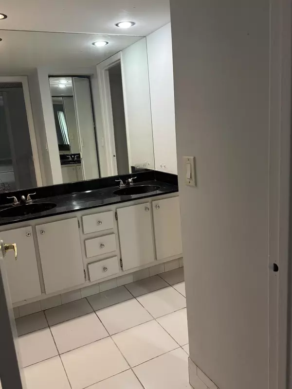 Palm Springs, FL 33461,265 Lake Arbor DR