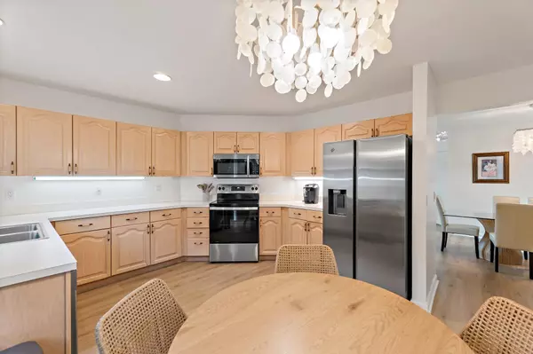 Palm Beach Gardens, FL 33418,137 Eagleton CT