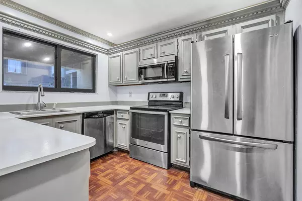 5344 Bosque LN 101, West Palm Beach, FL 33415