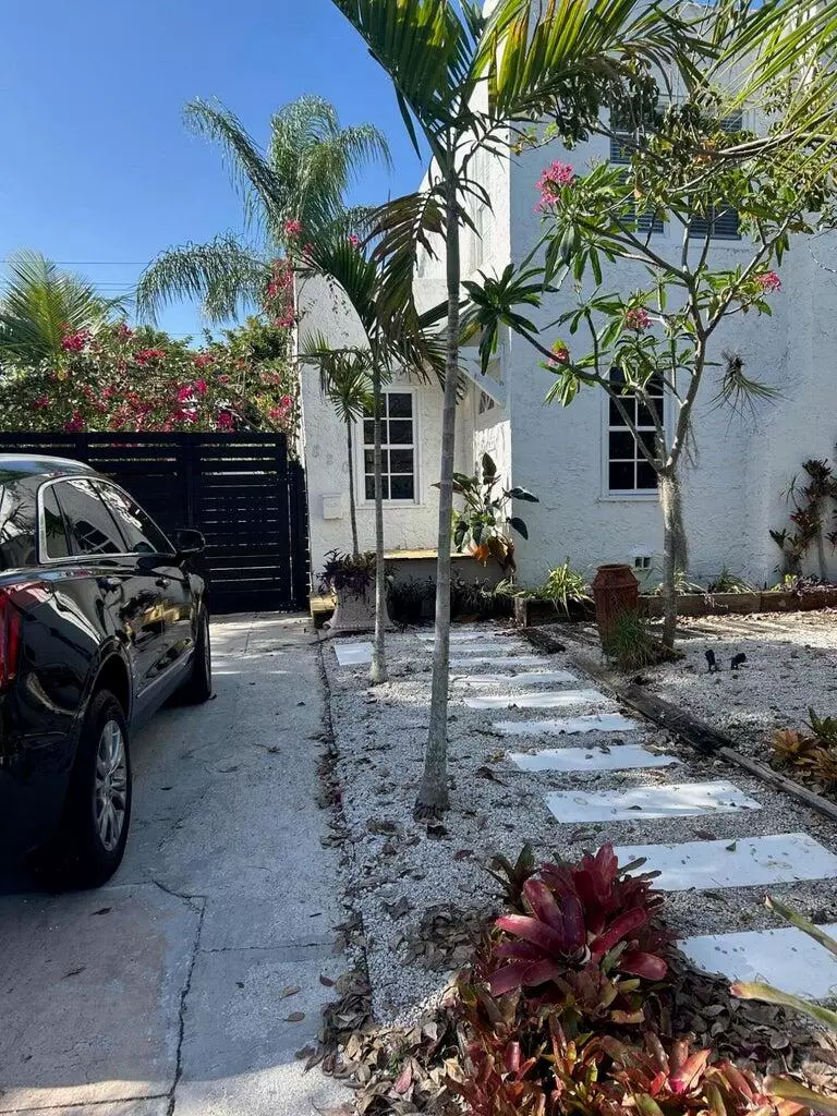 West Palm Beach, FL 33407,820 30th ST