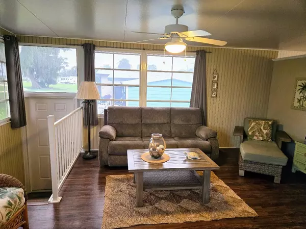 Okeechobee, FL 34974,13680 SE 127th TER 17