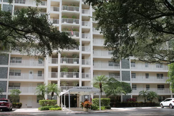 3520 Oaks WAY 607, Pompano Beach, FL 33069