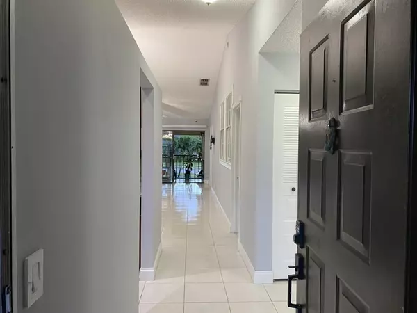4711 E Lucerne Lakes BLVD 204, Lake Worth, FL 33467