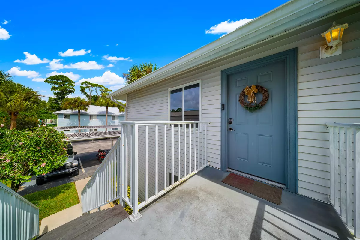 Port Saint Lucie, FL 34952,197 SE Village DR 197