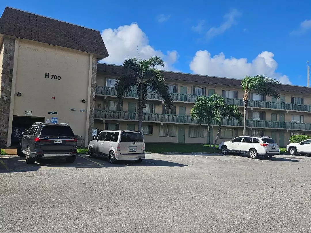 Palm Springs, FL 33461,700 Village Green CT 316